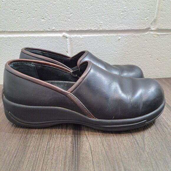 Dansko Clog. Black Leather Casual Slip Resistant Slip On Clogs Women's Size 9.5M - Picture 1 of 9